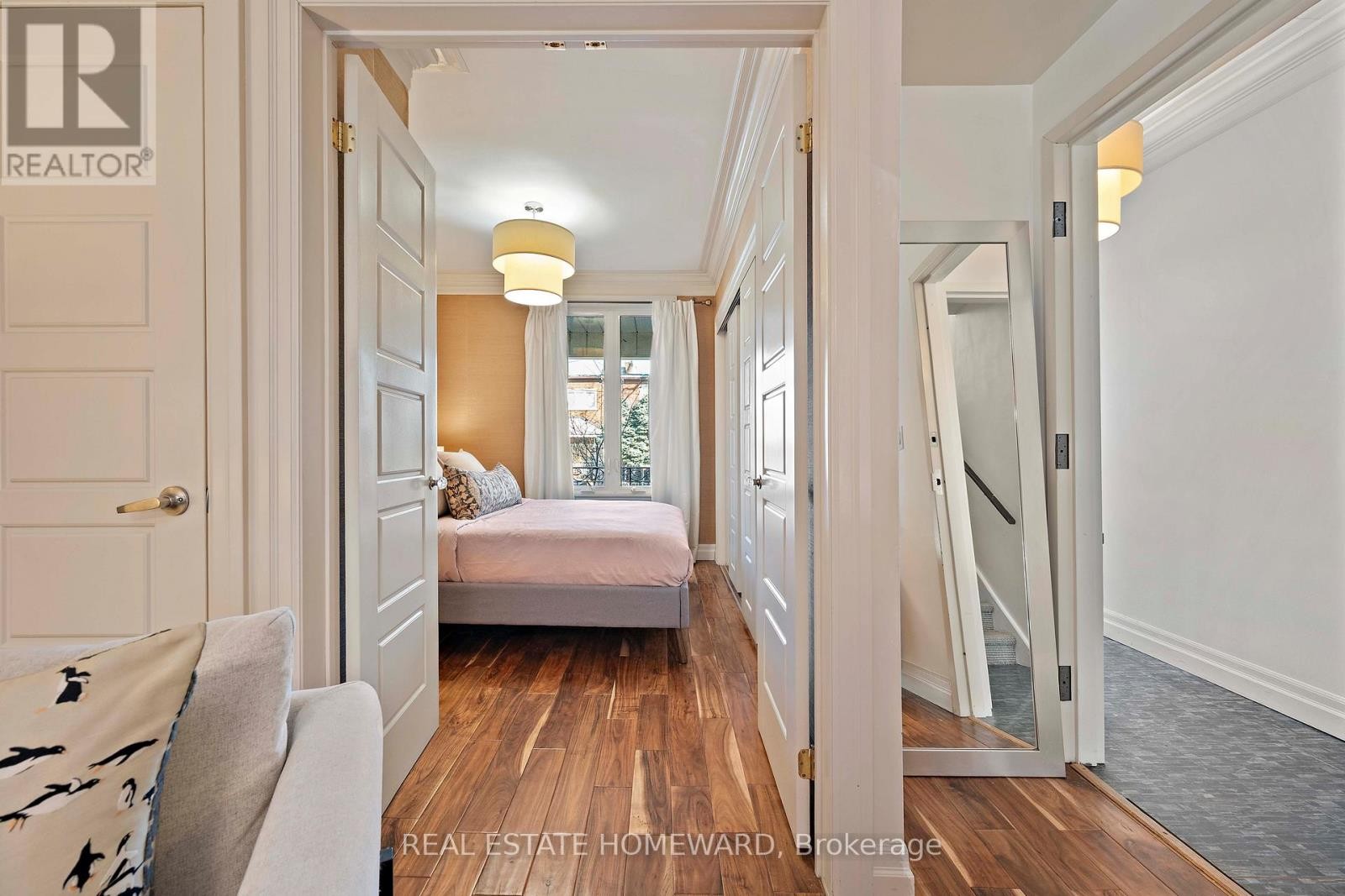 












142 BELLWOODS AVENUE

,
Toronto (Trinity-Bellwoods),




Ontario
M6J2P4

