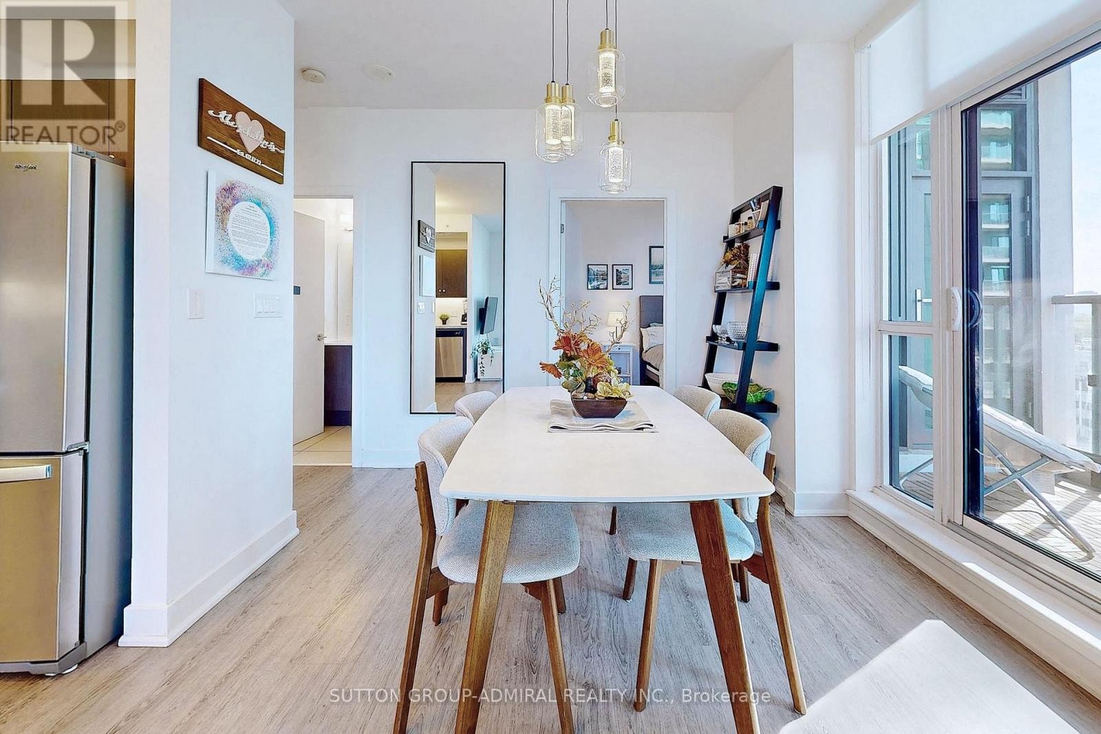 












907 - 1486 BATHURST STREET

,
Toronto (Humewood-Cedarvale),




Ontario
M5P3G9

