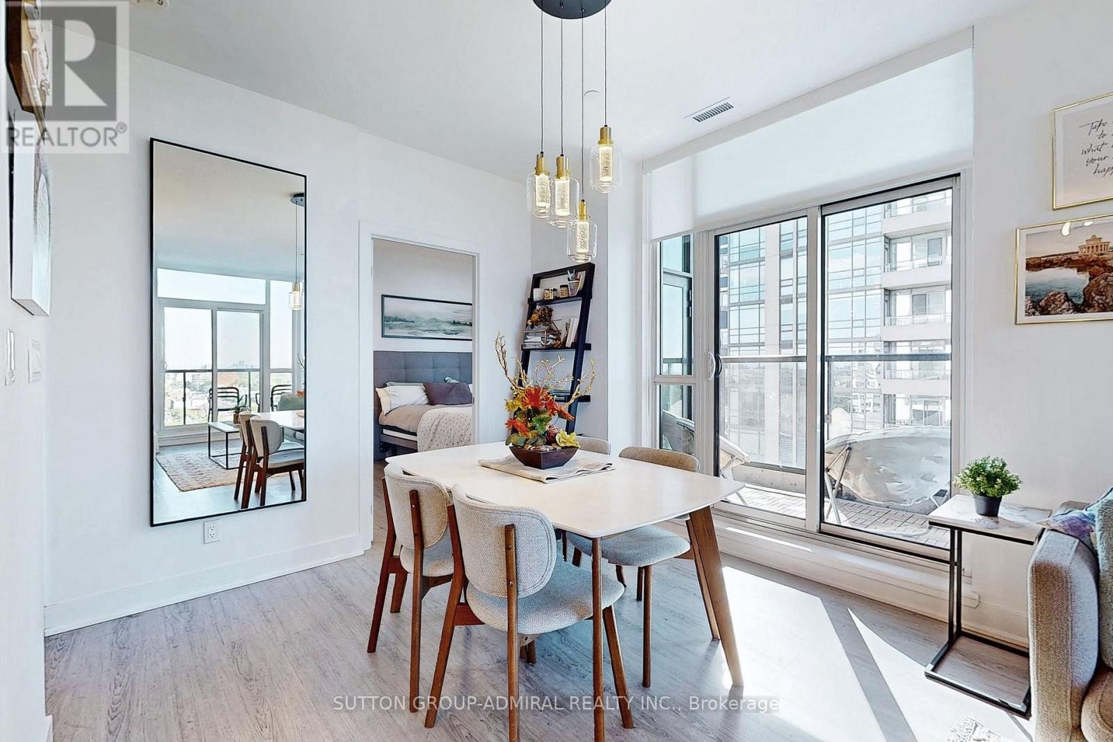 












907 - 1486 BATHURST STREET

,
Toronto (Humewood-Cedarvale),




Ontario
M5P3G9

