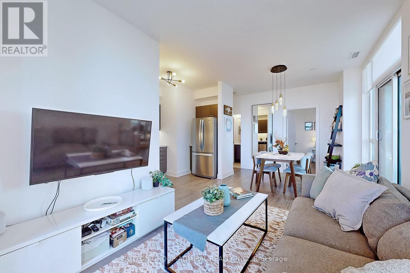 












907 - 1486 BATHURST STREET

,
Toronto (Humewood-Cedarvale),




Ontario
M5P3G9

