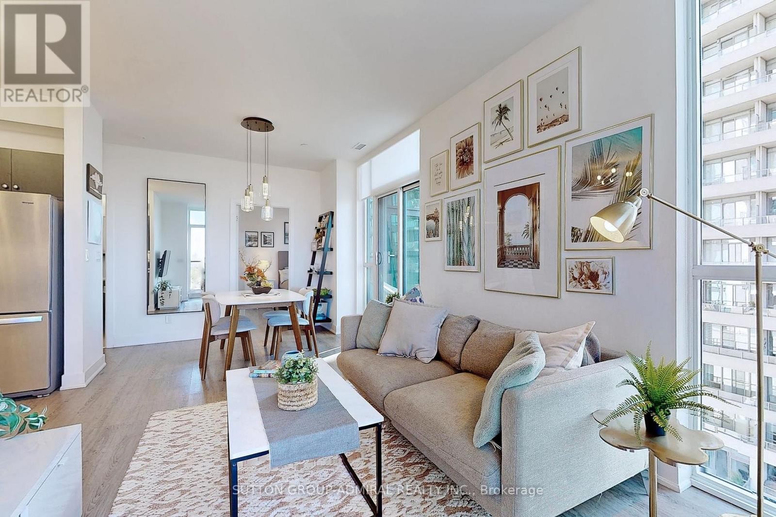 












907 - 1486 BATHURST STREET

,
Toronto (Humewood-Cedarvale),




Ontario
M5P3G9

