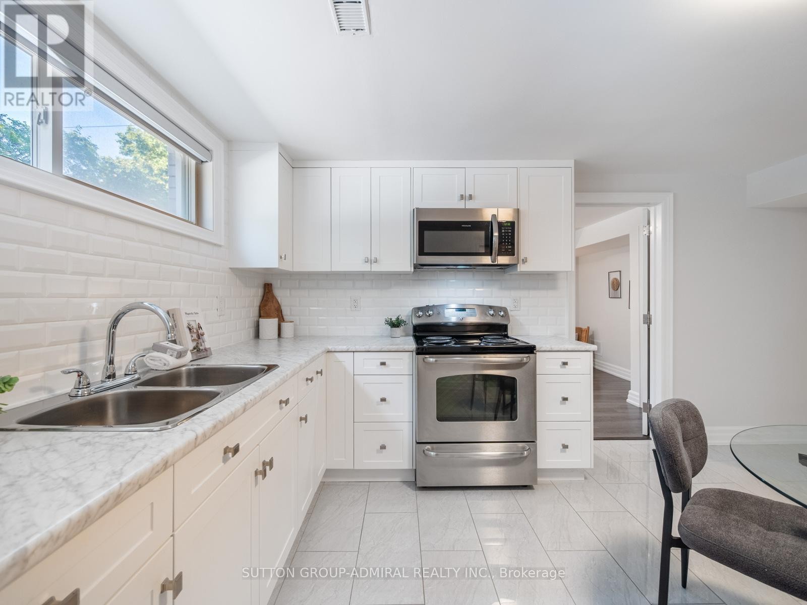 












10 TERRYDALE--BASEMENT DRIVE

,
Toronto (Bathurst Manor),




Ontario
M3H5M6

