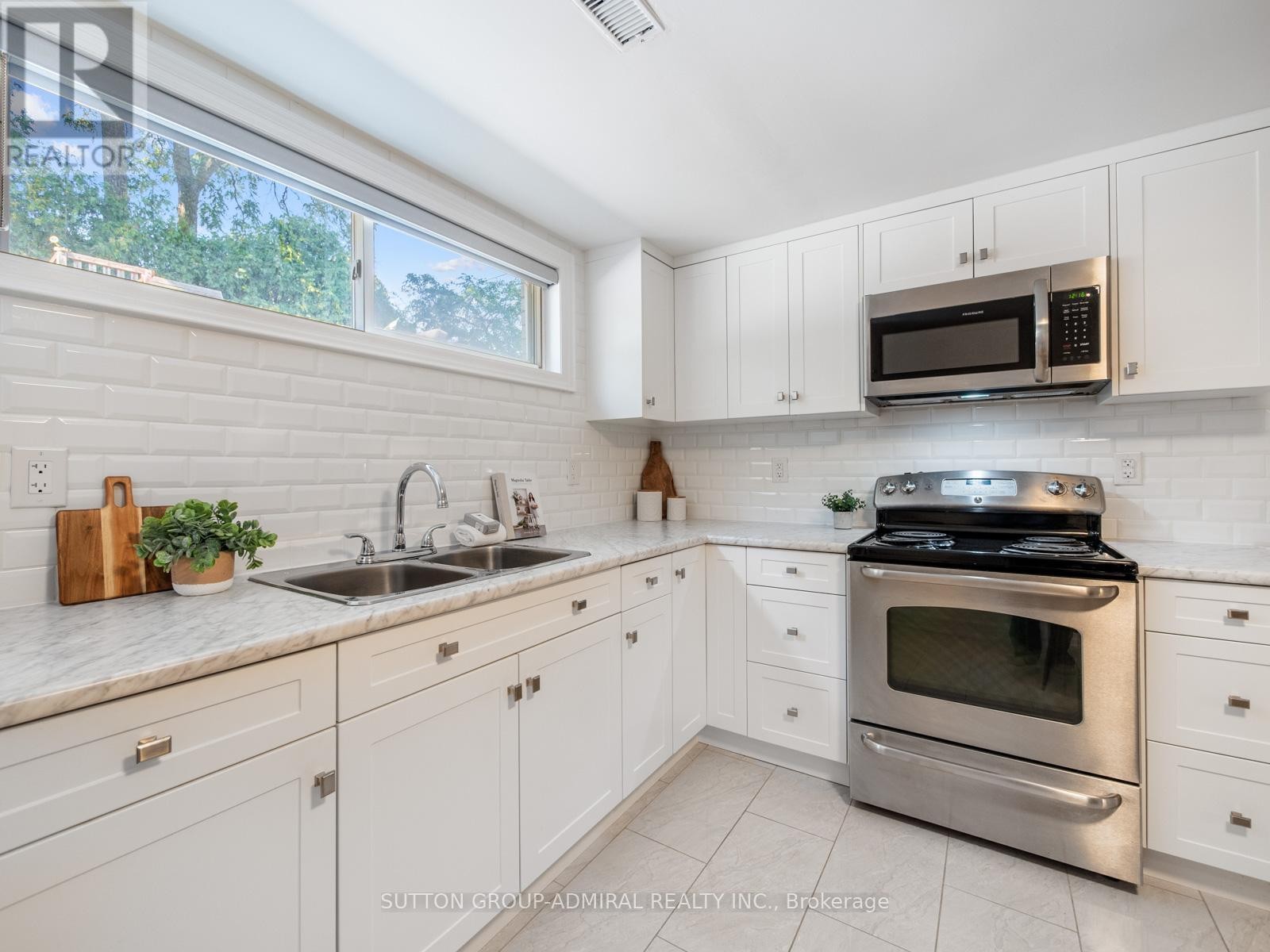 












10 TERRYDALE--BASEMENT DRIVE

,
Toronto (Bathurst Manor),




Ontario
M3H5M6

