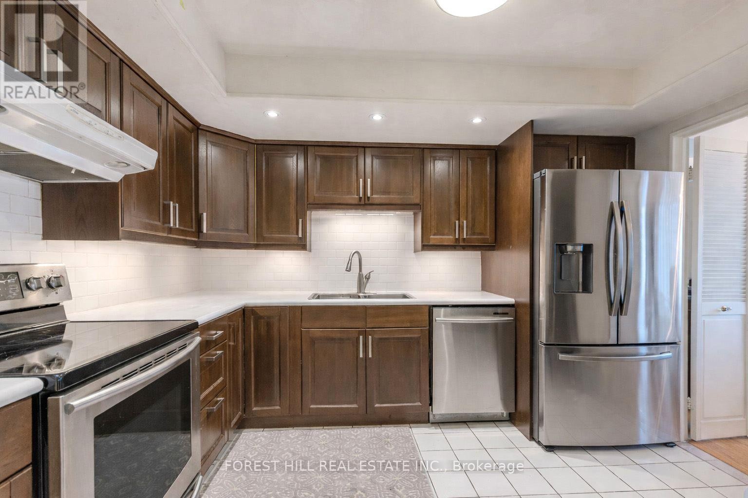 












2313 - 55 HARBOUR SQUARE

,
Toronto (Waterfront Communities),




Ontario
M5J2L1

