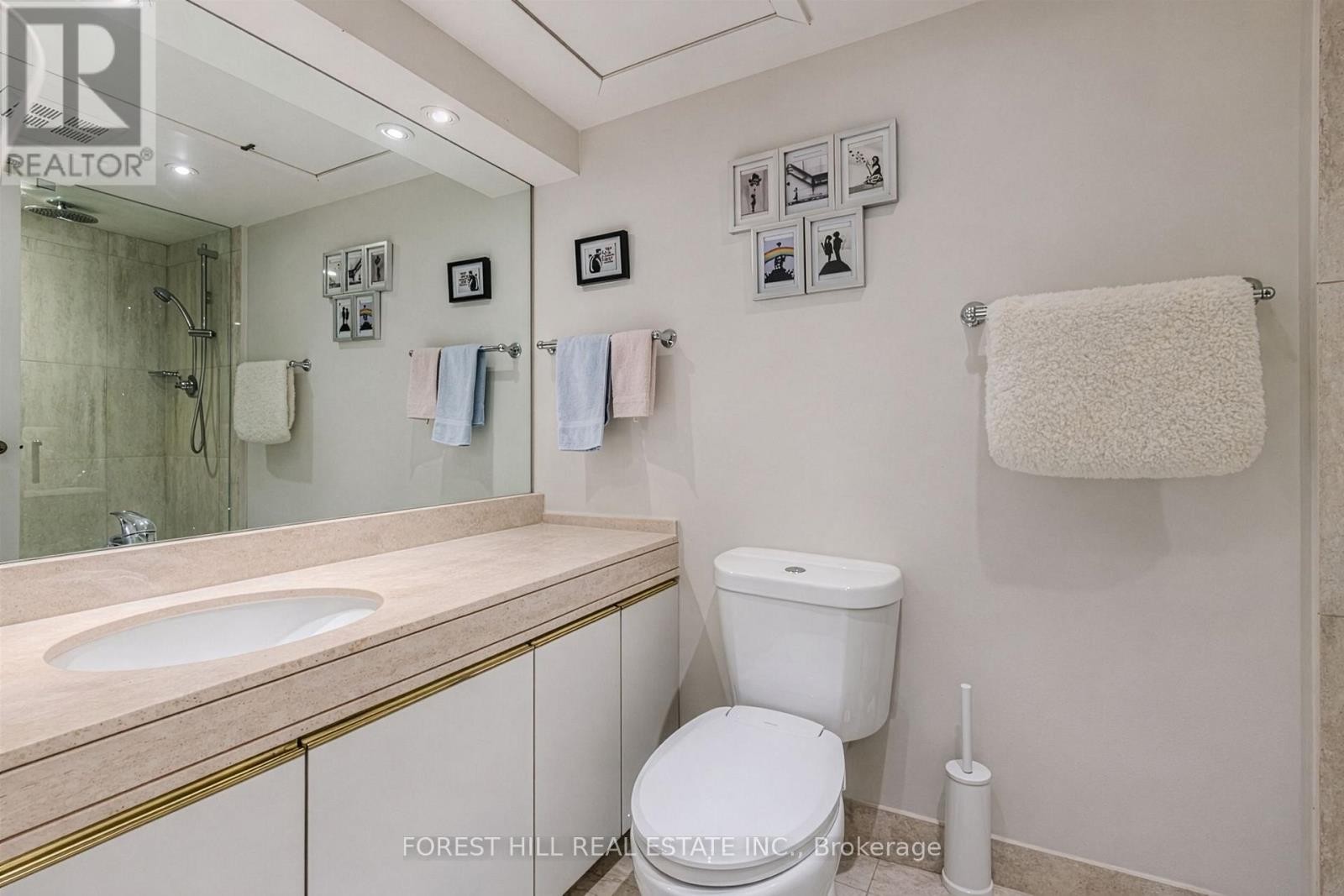 












2313 - 55 HARBOUR SQUARE

,
Toronto (Waterfront Communities),




Ontario
M5J2L1

