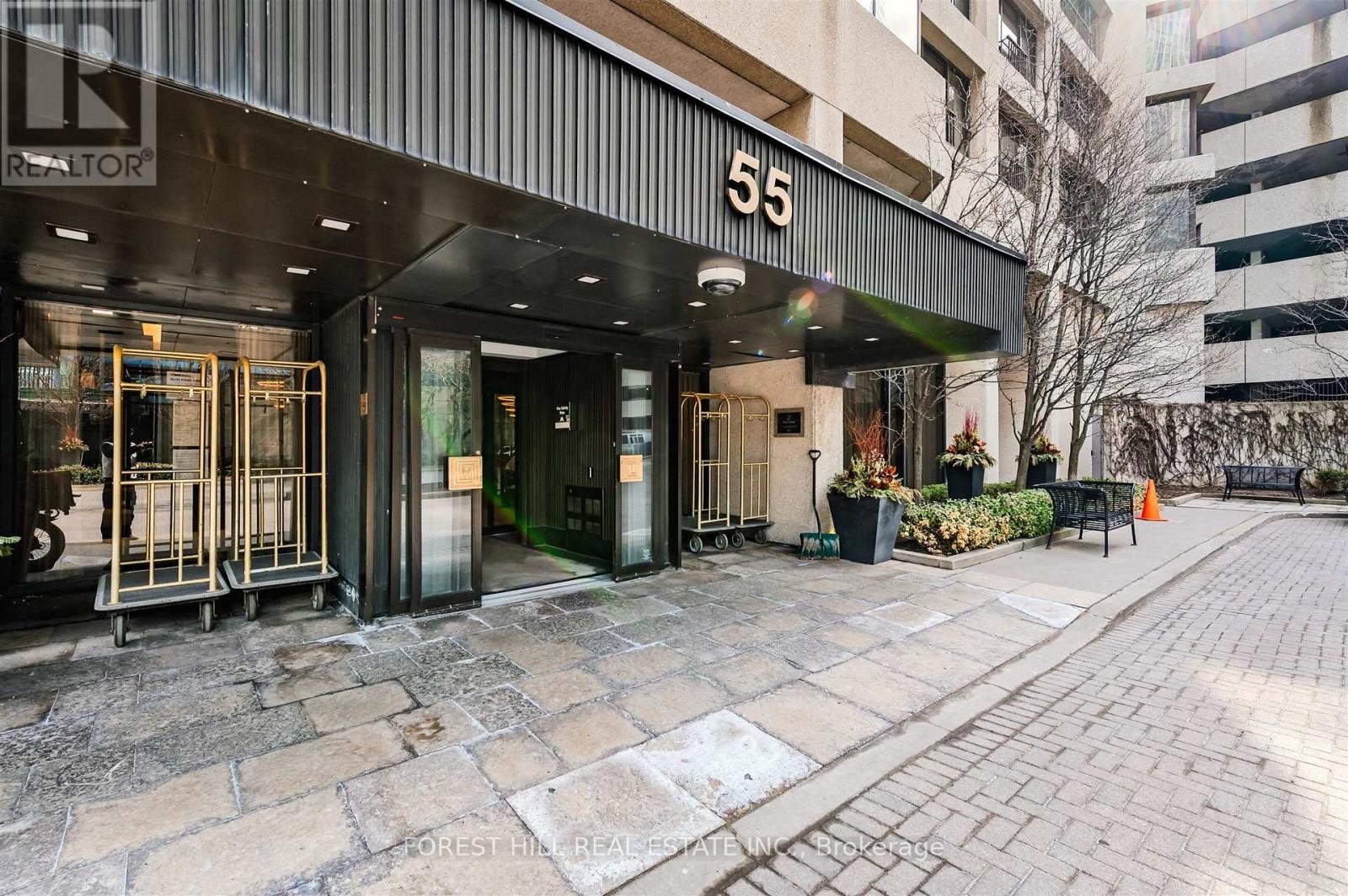 












2313 - 55 HARBOUR SQUARE

,
Toronto (Waterfront Communities),




Ontario
M5J2L1

