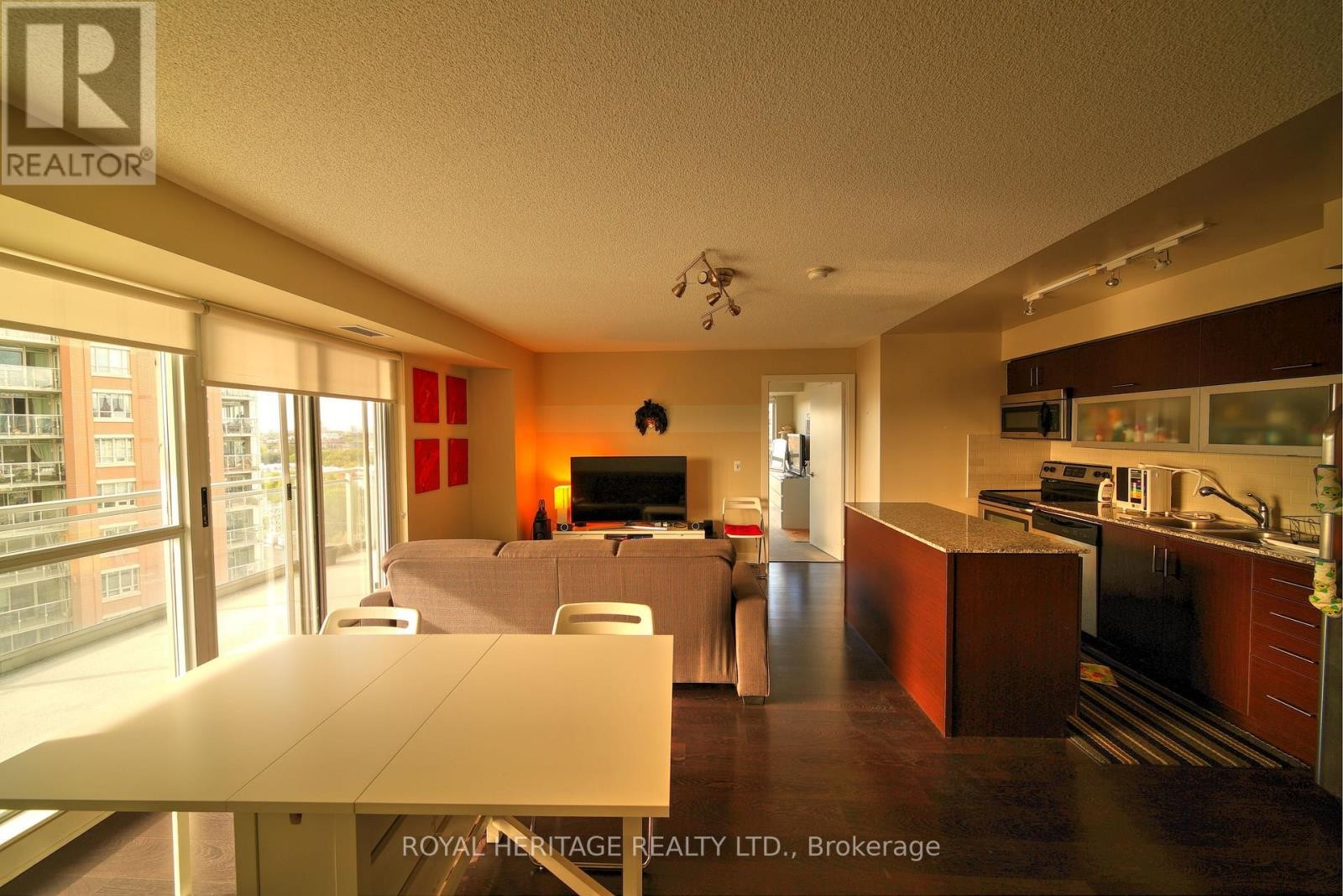 












1007 - 100 WESTERN BATTERY ROAD

,
Toronto (Niagara),




Ontario
M6K3S2

