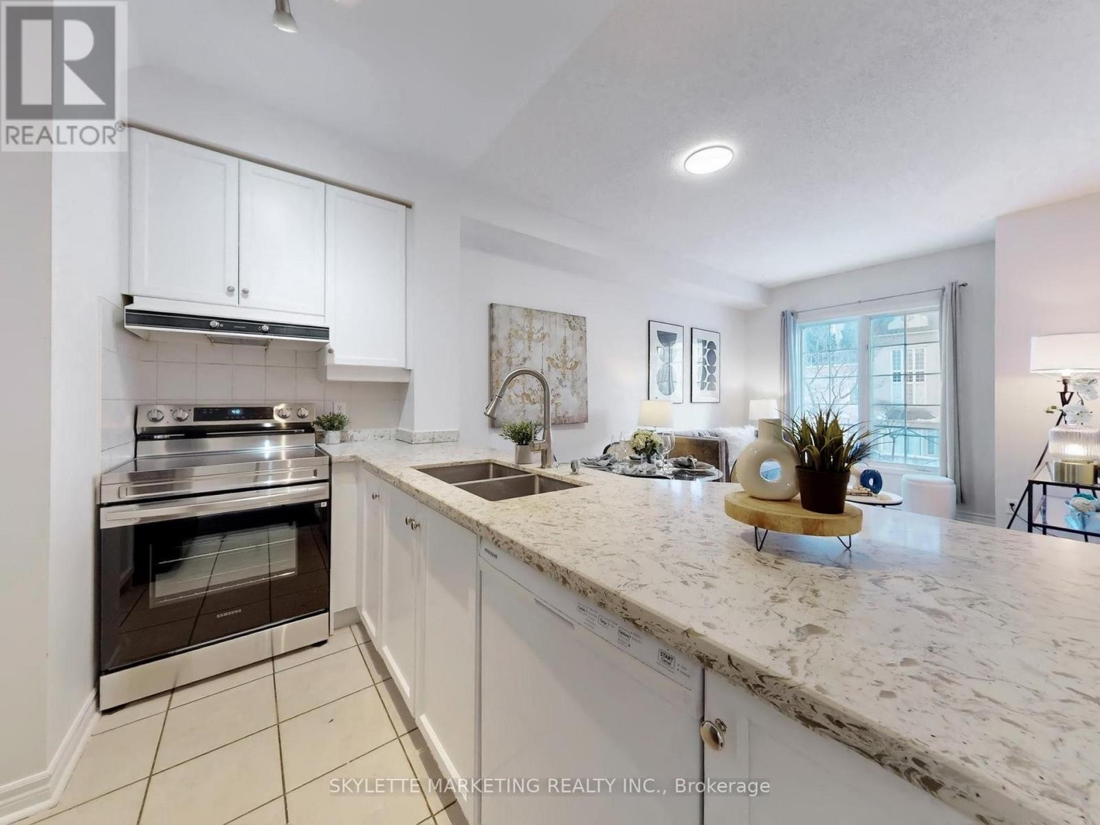 












GV216 - 8 REAN DRIVE

,
Toronto (Bayview Village),




Ontario
M2K3B9

