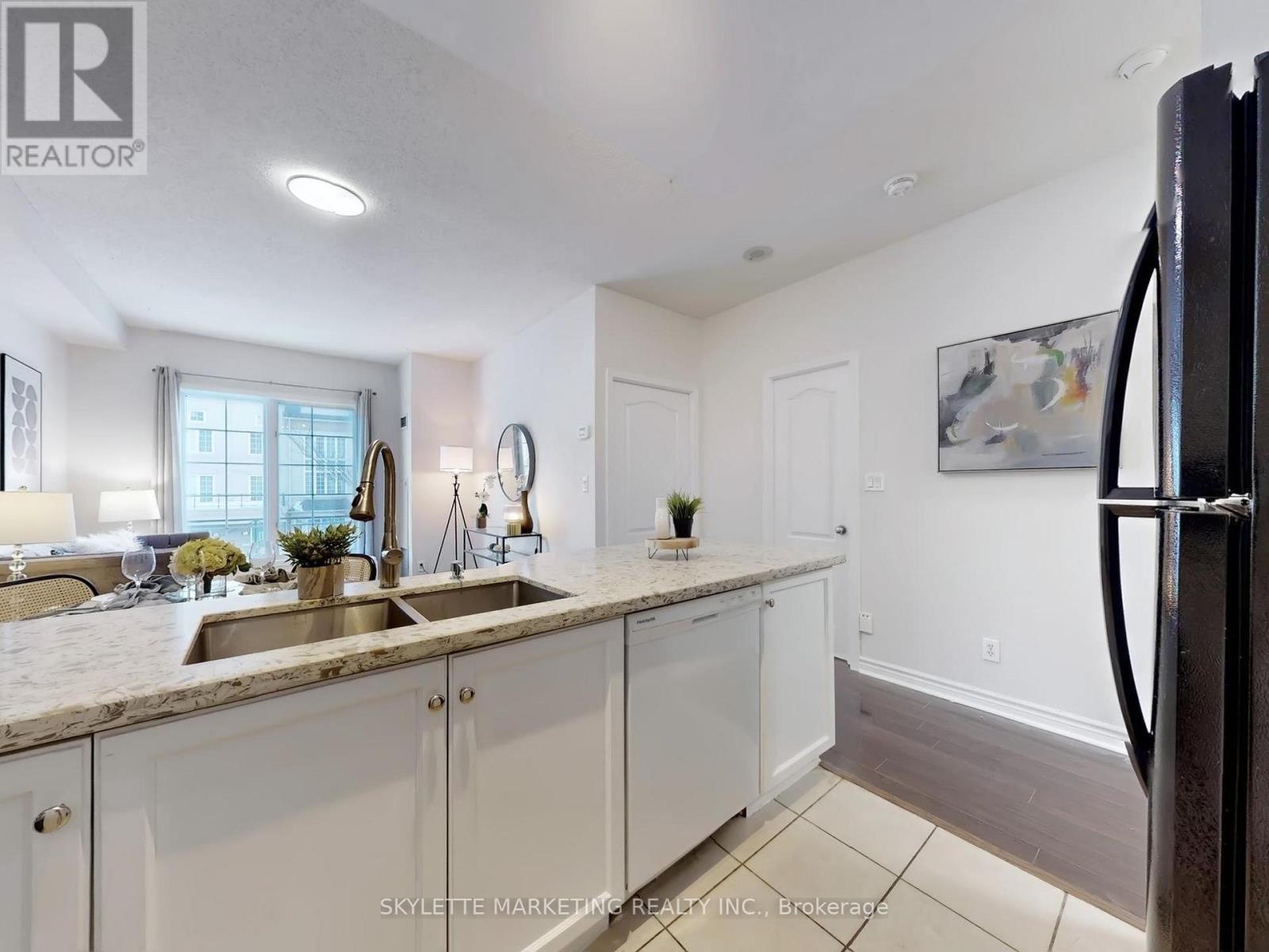 












GV216 - 8 REAN DRIVE

,
Toronto (Bayview Village),




Ontario
M2K3B9

