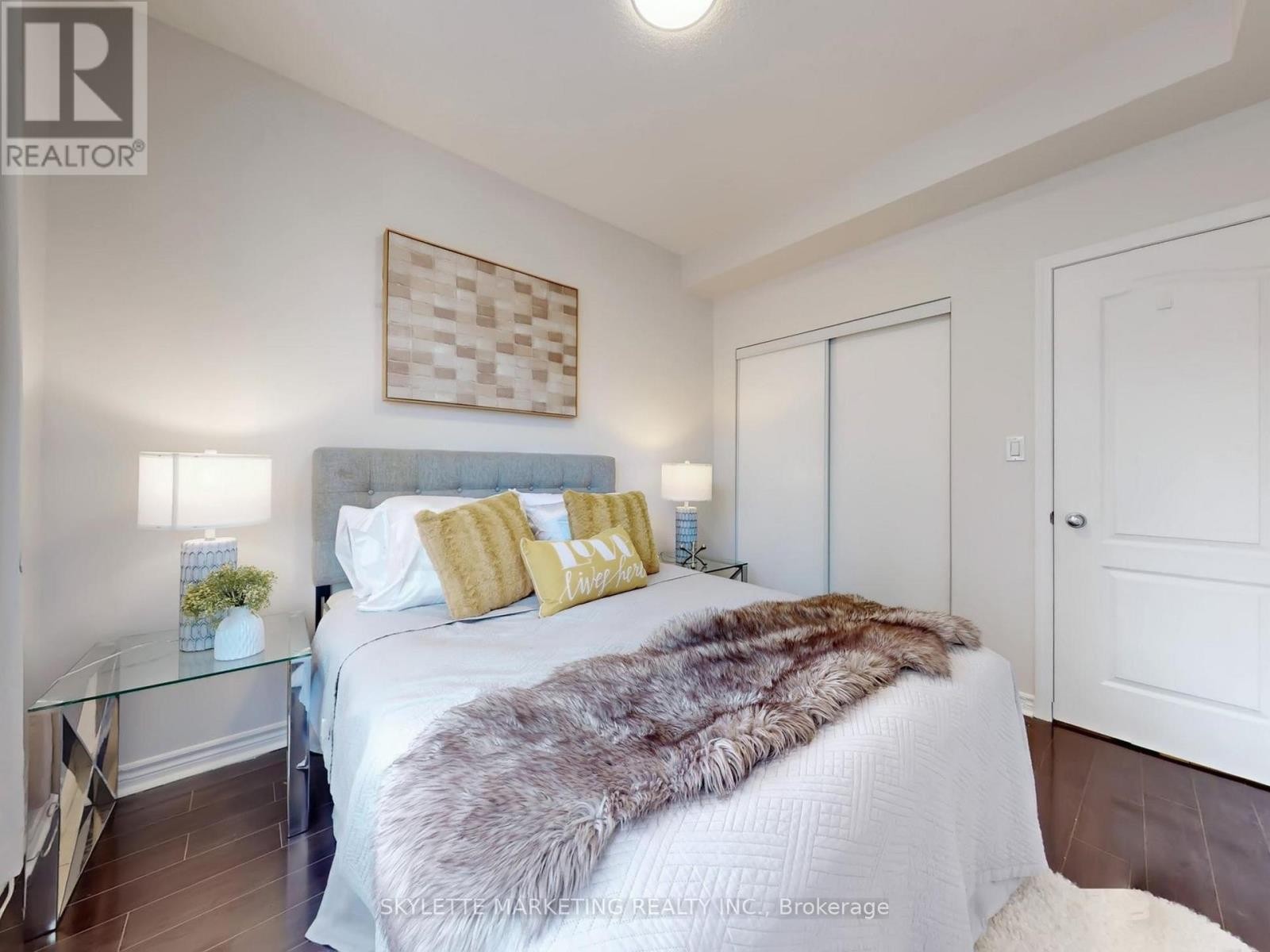 












GV216 - 8 REAN DRIVE

,
Toronto (Bayview Village),




Ontario
M2K3B9

