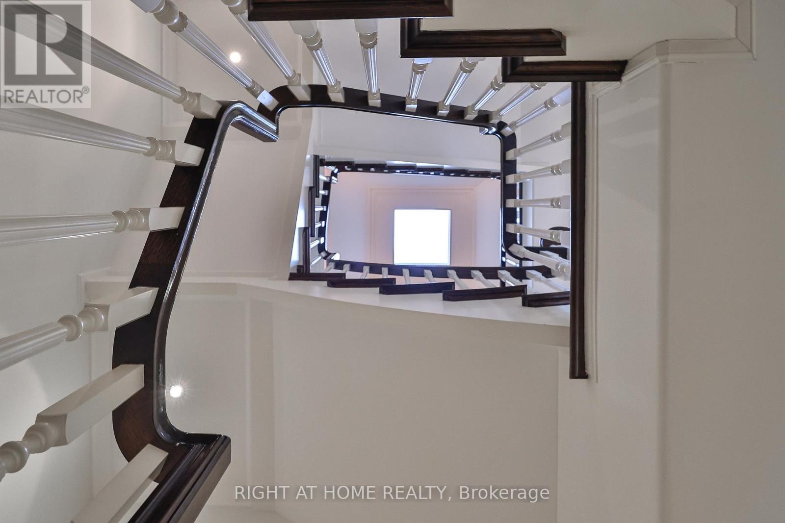 












41 OLD FOREST HILL ROAD

,
Toronto (Forest Hill South),




Ontario
M5P2P8

