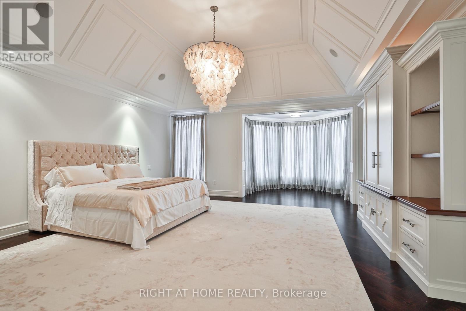 












41 OLD FOREST HILL ROAD

,
Toronto (Forest Hill South),




Ontario
M5P2P8

