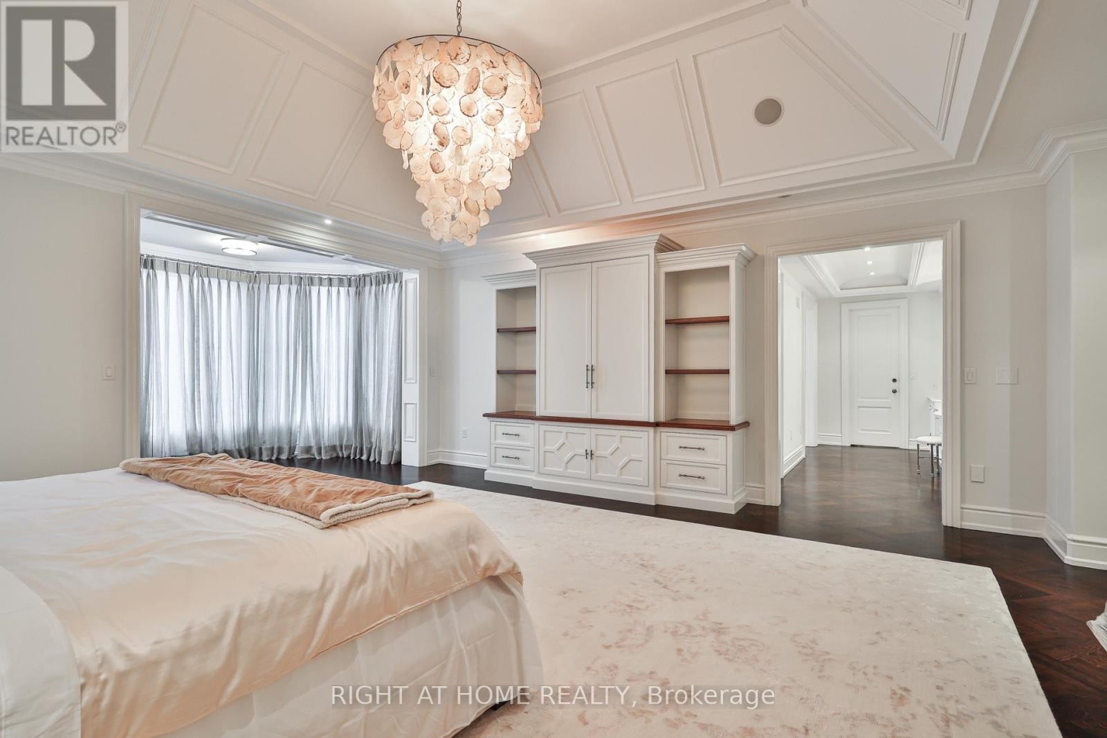 












41 OLD FOREST HILL ROAD

,
Toronto (Forest Hill South),




Ontario
M5P2P8

