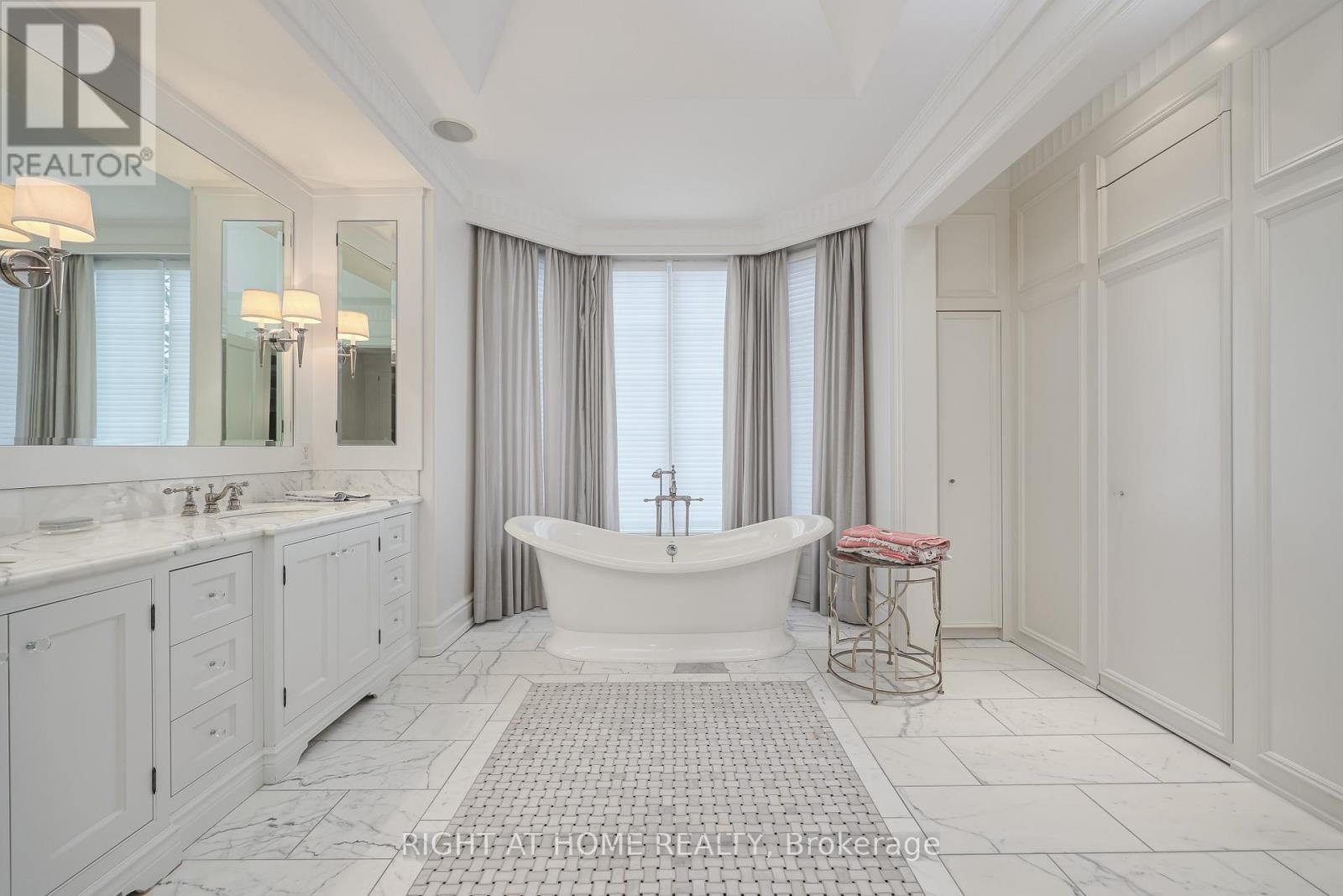 












41 OLD FOREST HILL ROAD

,
Toronto (Forest Hill South),




Ontario
M5P2P8

