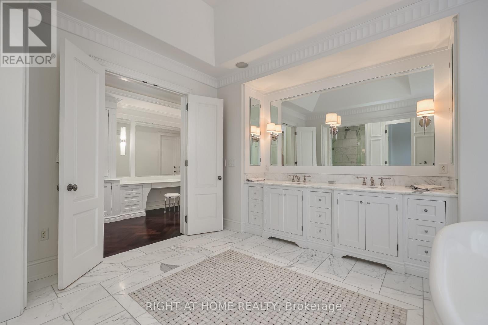 












41 OLD FOREST HILL ROAD

,
Toronto (Forest Hill South),




Ontario
M5P2P8

