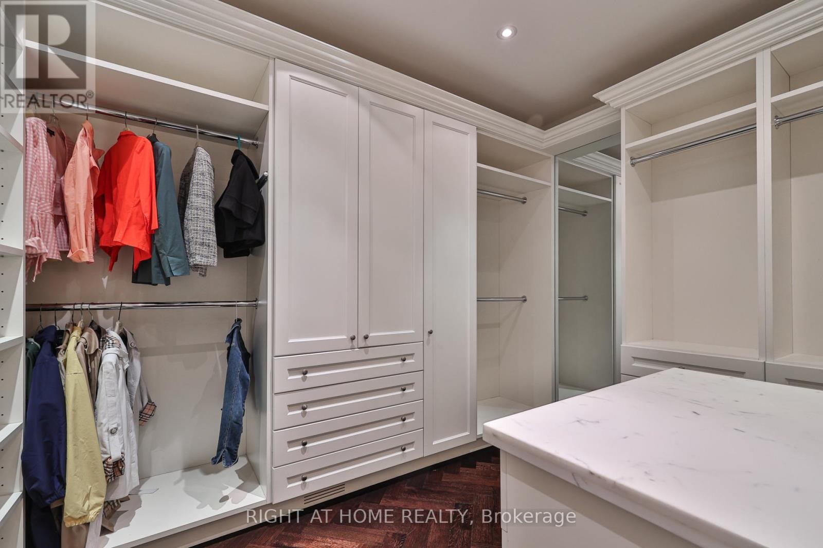 












41 OLD FOREST HILL ROAD

,
Toronto (Forest Hill South),




Ontario
M5P2P8

