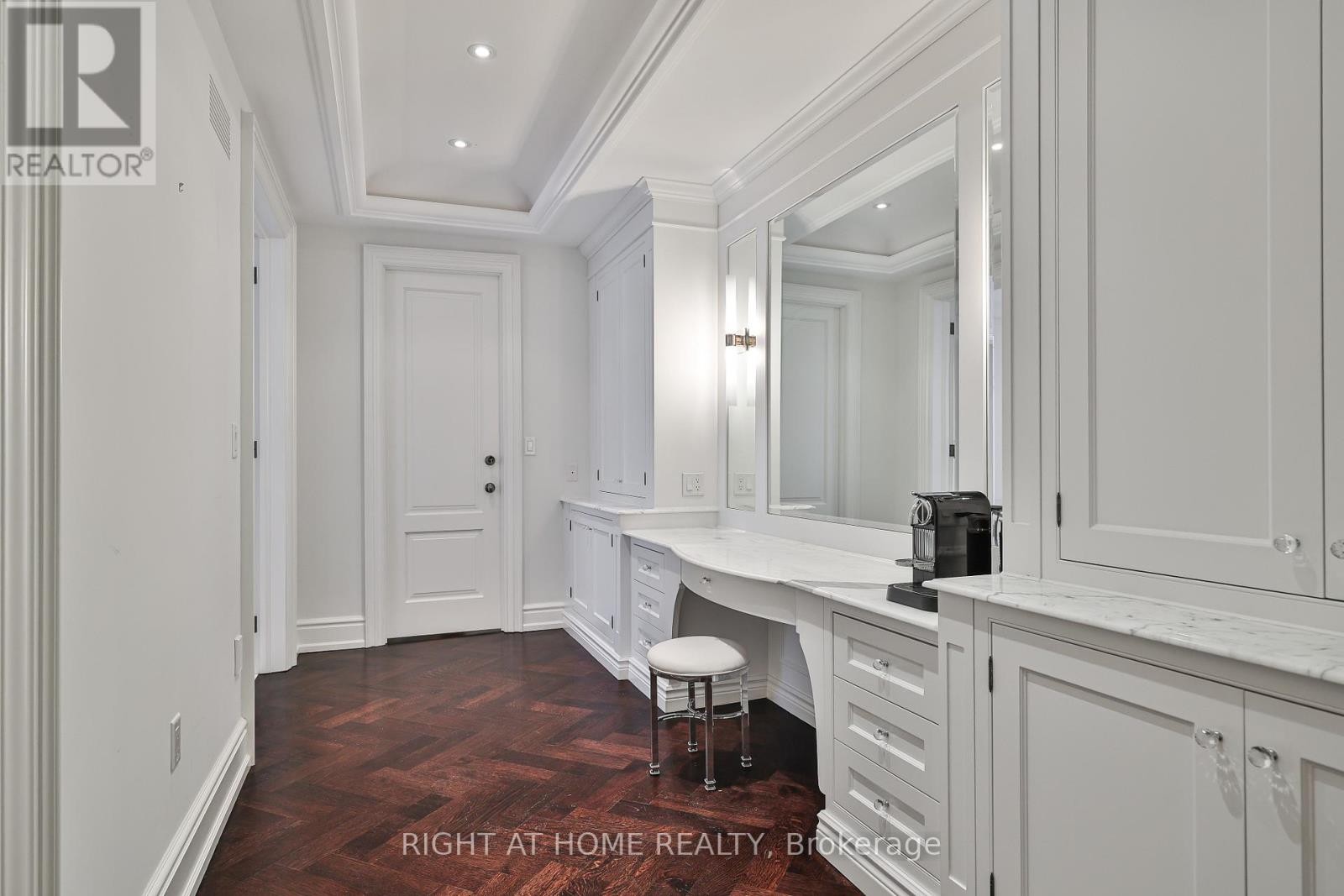 












41 OLD FOREST HILL ROAD

,
Toronto (Forest Hill South),




Ontario
M5P2P8

