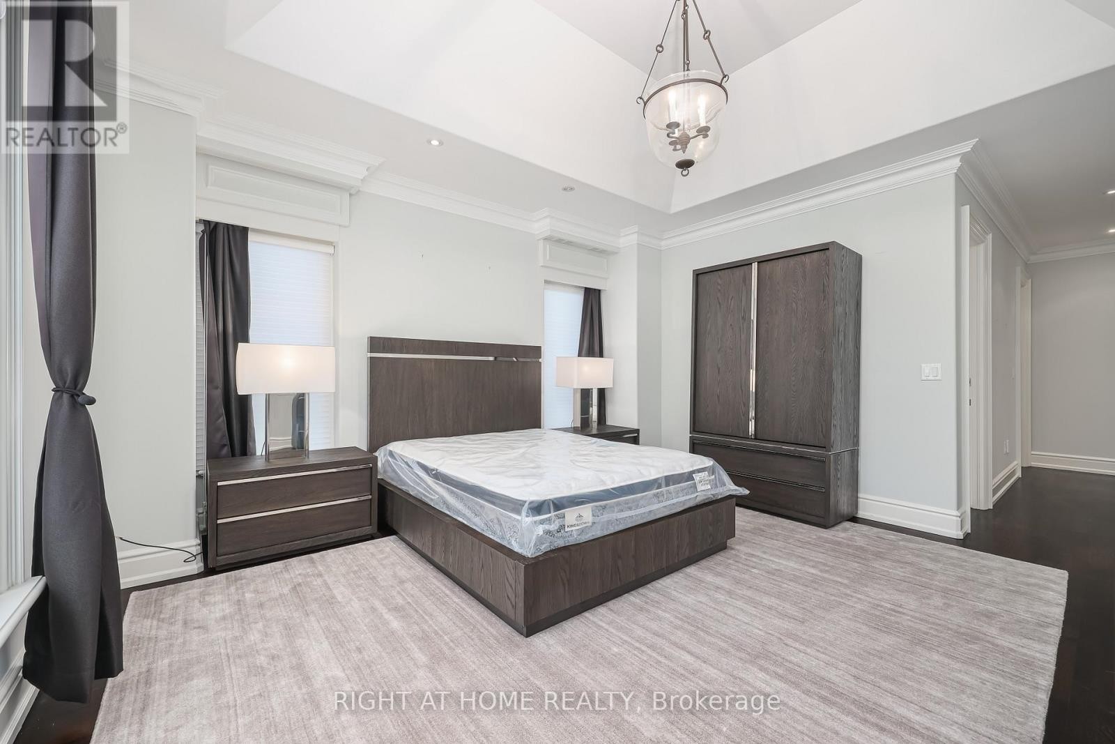 












41 OLD FOREST HILL ROAD

,
Toronto (Forest Hill South),




Ontario
M5P2P8

