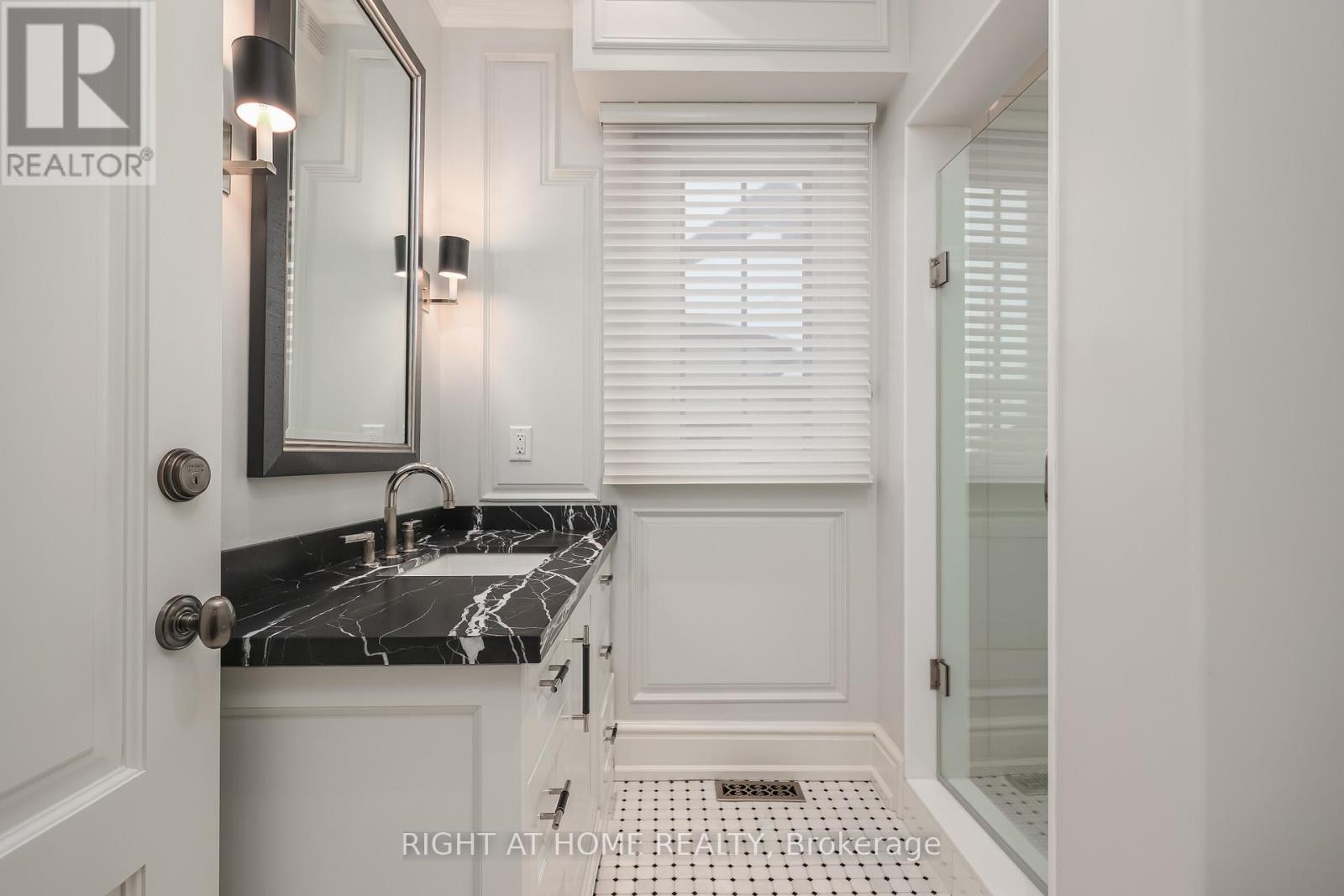 












41 OLD FOREST HILL ROAD

,
Toronto (Forest Hill South),




Ontario
M5P2P8

