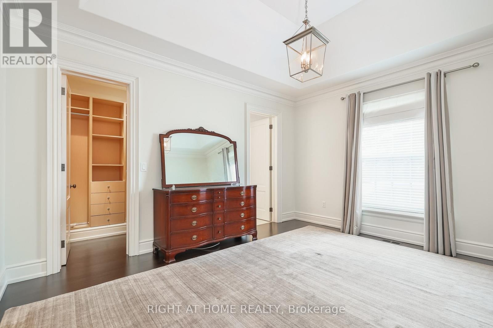 












41 OLD FOREST HILL ROAD

,
Toronto (Forest Hill South),




Ontario
M5P2P8

