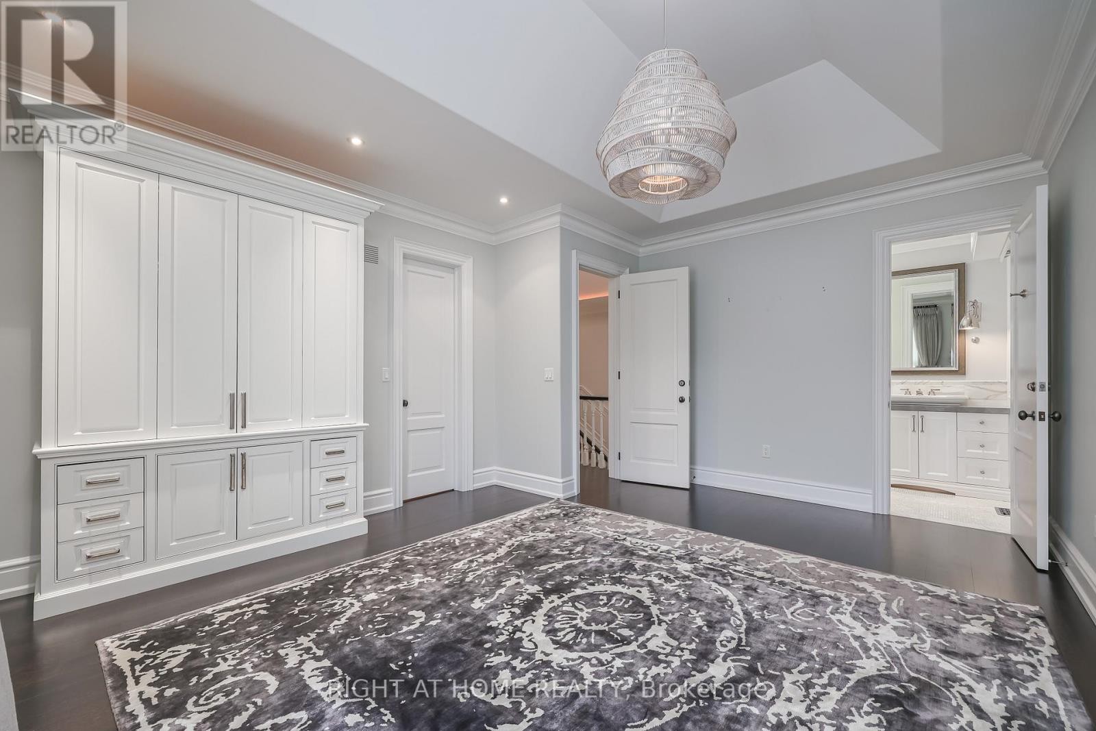 












41 OLD FOREST HILL ROAD

,
Toronto (Forest Hill South),




Ontario
M5P2P8

