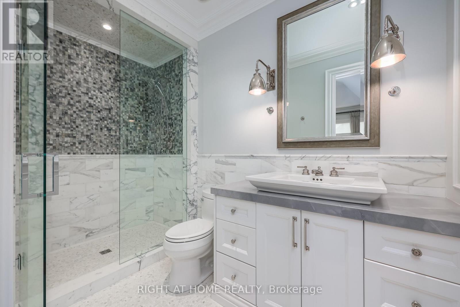 












41 OLD FOREST HILL ROAD

,
Toronto (Forest Hill South),




Ontario
M5P2P8

