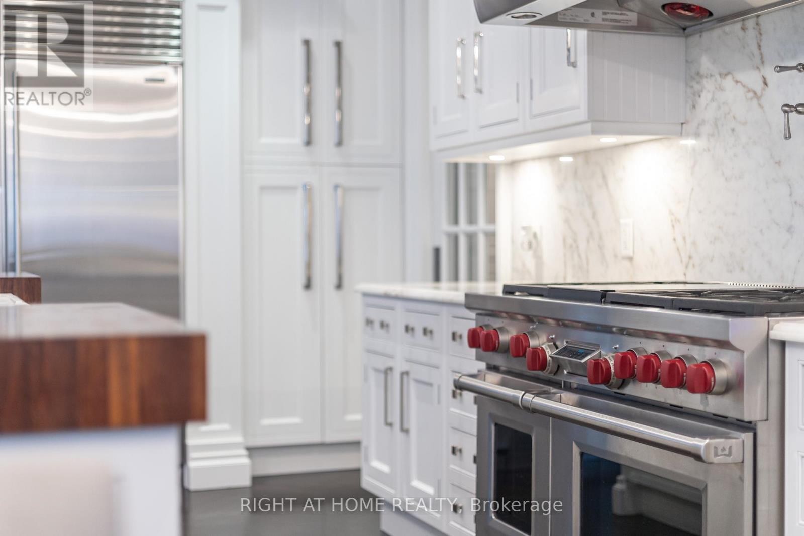 












41 OLD FOREST HILL ROAD

,
Toronto (Forest Hill South),




Ontario
M5P2P8

