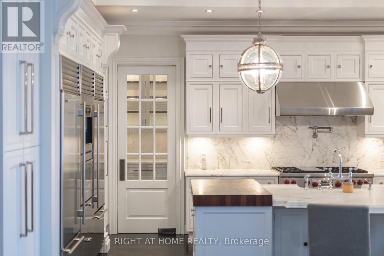 












41 OLD FOREST HILL ROAD

,
Toronto (Forest Hill South),




Ontario
M5P2P8

