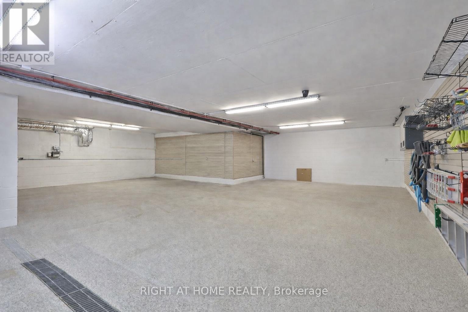 












41 OLD FOREST HILL ROAD

,
Toronto (Forest Hill South),




Ontario
M5P2P8

