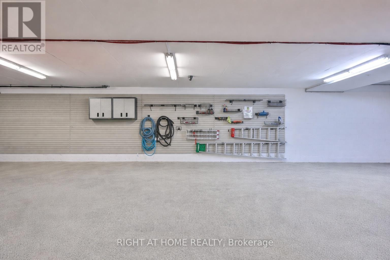 












41 OLD FOREST HILL ROAD

,
Toronto (Forest Hill South),




Ontario
M5P2P8

