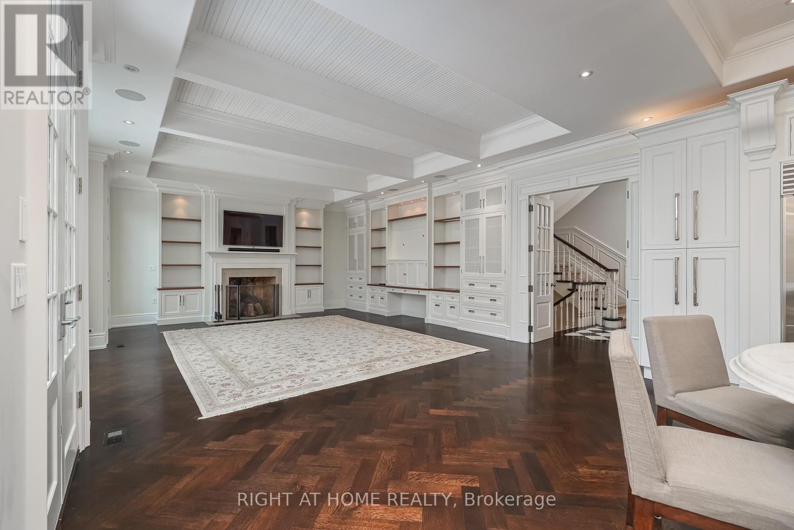 












41 OLD FOREST HILL ROAD

,
Toronto (Forest Hill South),




Ontario
M5P2P8

