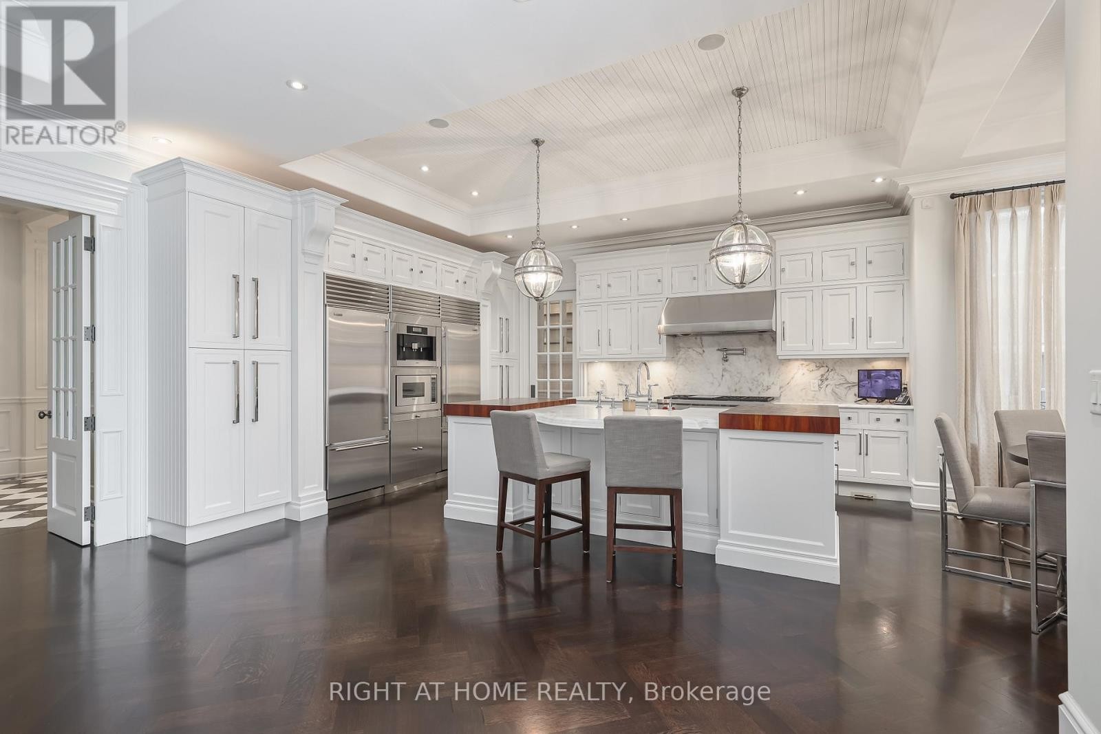 












41 OLD FOREST HILL ROAD

,
Toronto (Forest Hill South),




Ontario
M5P2P8

