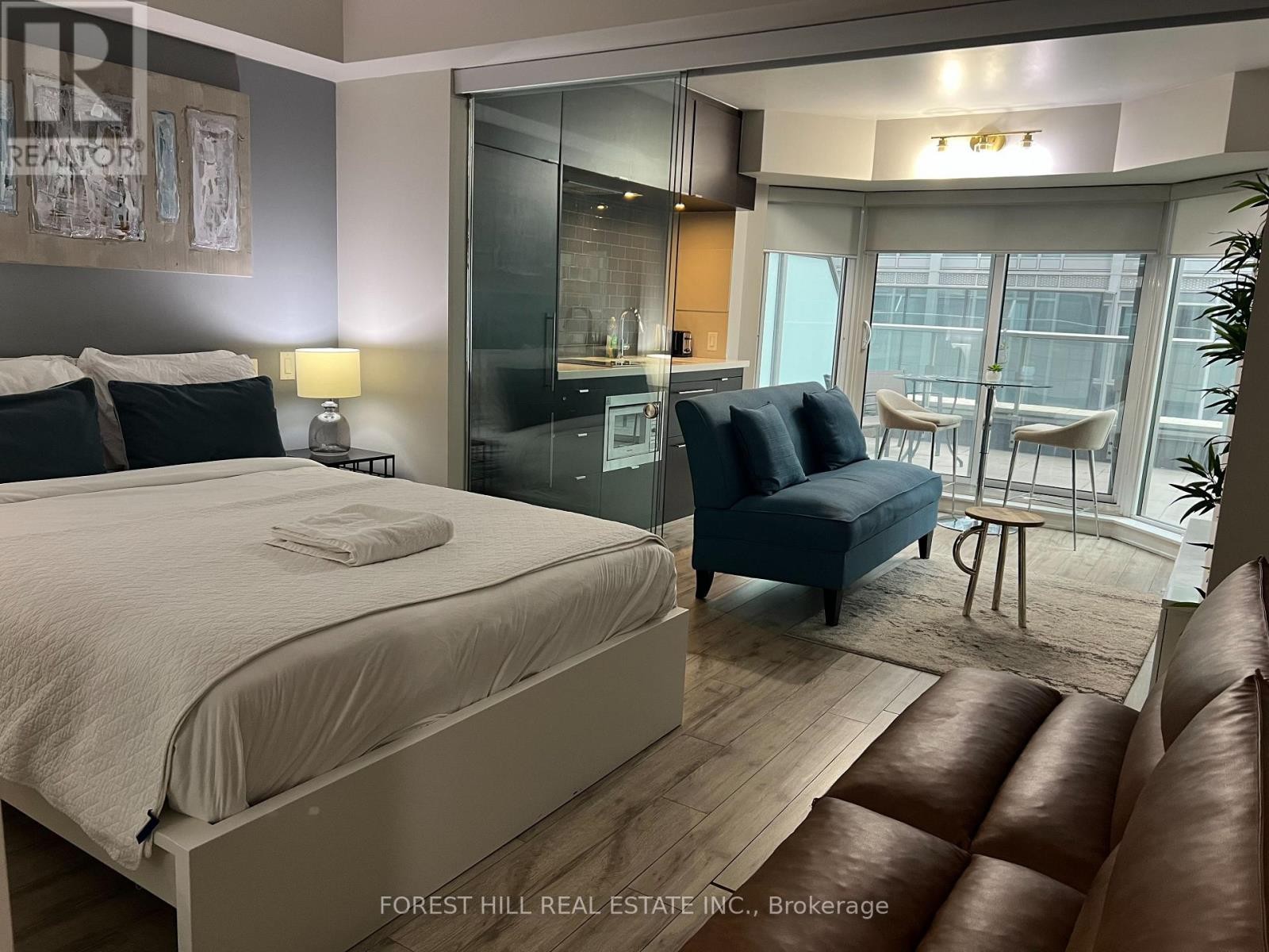 












412 - 155 YORKVILLE AVENUE

,
Toronto (Annex),




Ontario
M5R1C4

