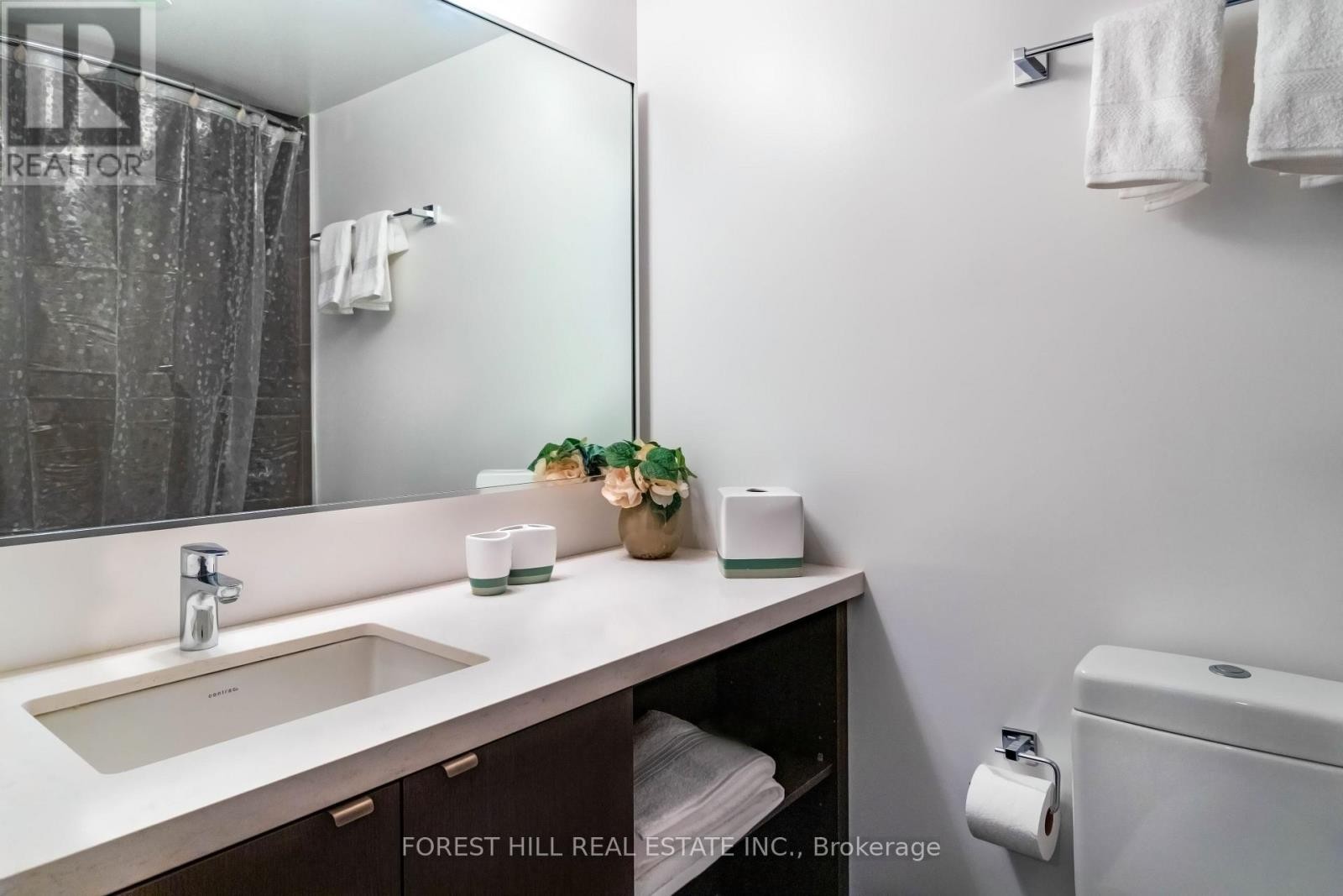 












412 - 155 YORKVILLE AVENUE

,
Toronto (Annex),




Ontario
M5R1C4

