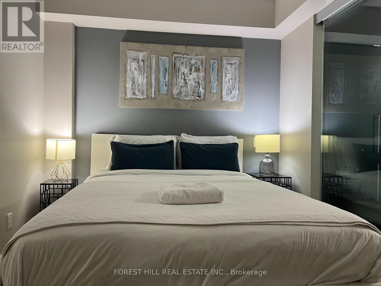 












412 - 155 YORKVILLE AVENUE

,
Toronto (Annex),




Ontario
M5R1C4

