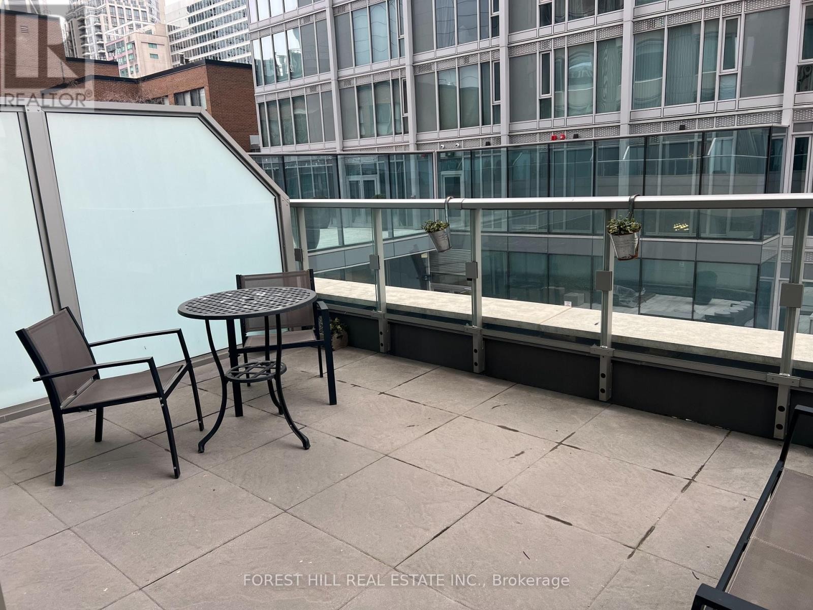 












412 - 155 YORKVILLE AVENUE

,
Toronto (Annex),




Ontario
M5R1C4

