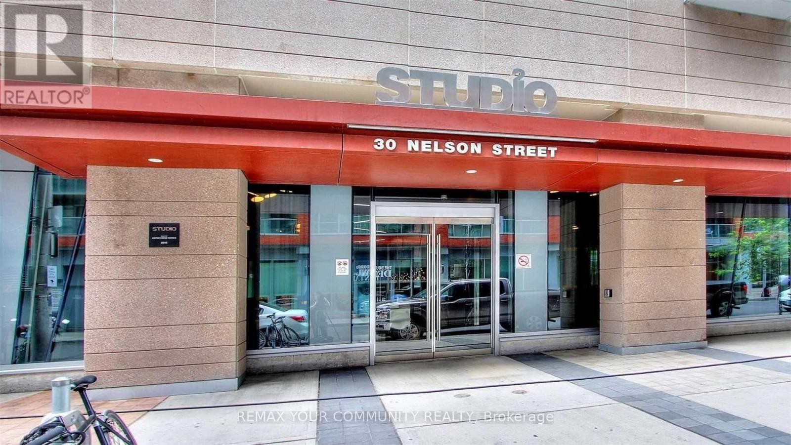 












806 - 30 NELSON STREET

,
Toronto (Waterfront Communities),




Ontario
M5V0H5

