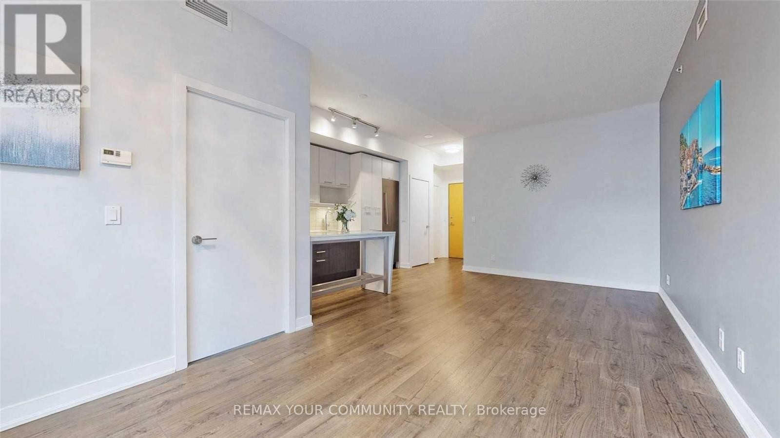 












806 - 30 NELSON STREET

,
Toronto (Waterfront Communities),




Ontario
M5V0H5

