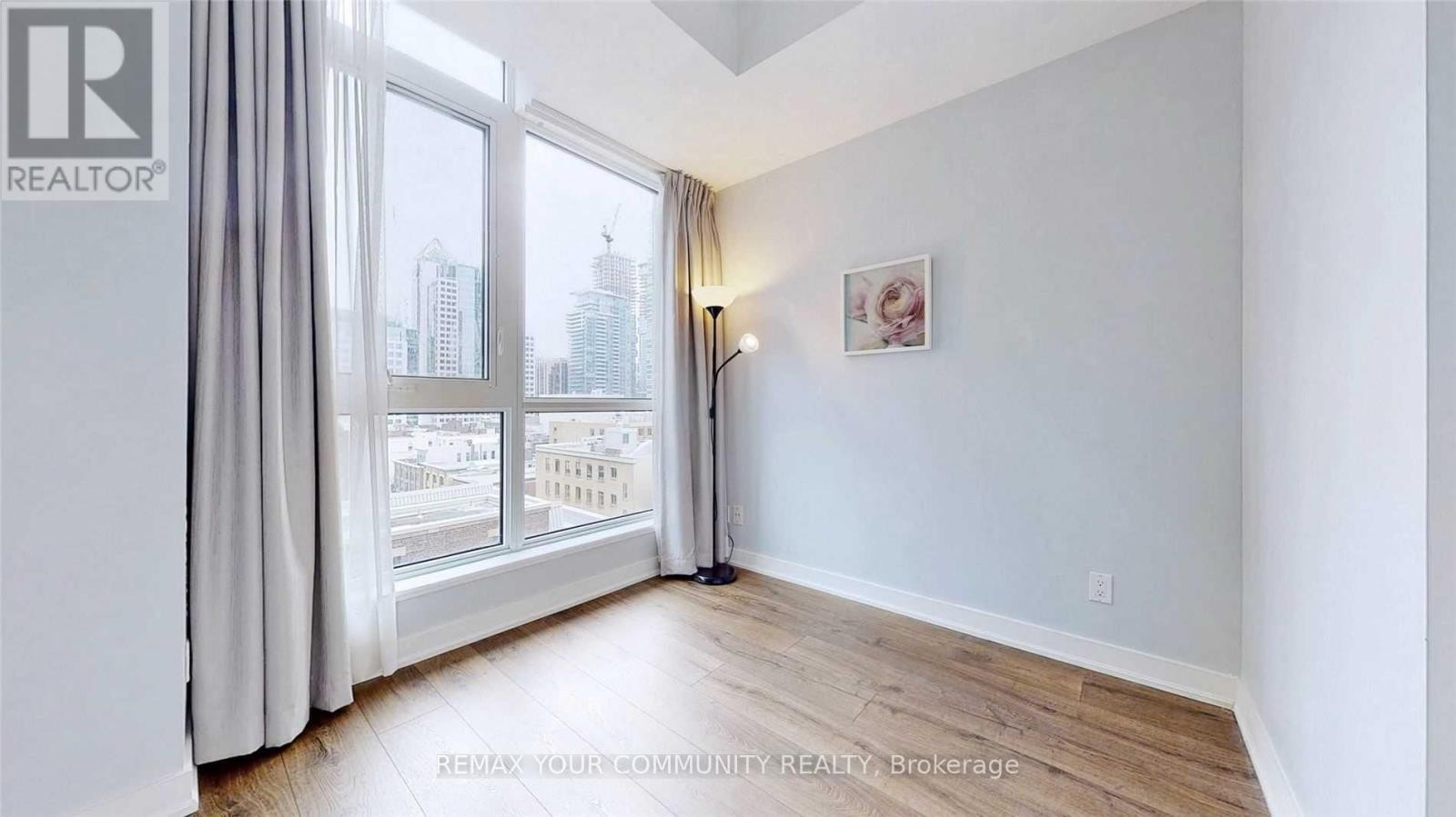 












806 - 30 NELSON STREET

,
Toronto (Waterfront Communities),




Ontario
M5V0H5

