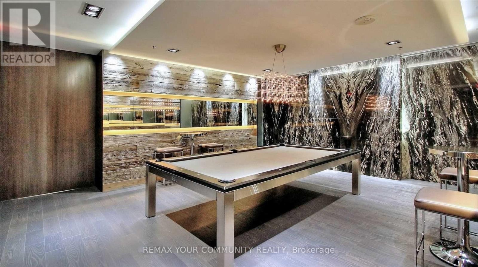 












806 - 30 NELSON STREET

,
Toronto (Waterfront Communities),




Ontario
M5V0H5

