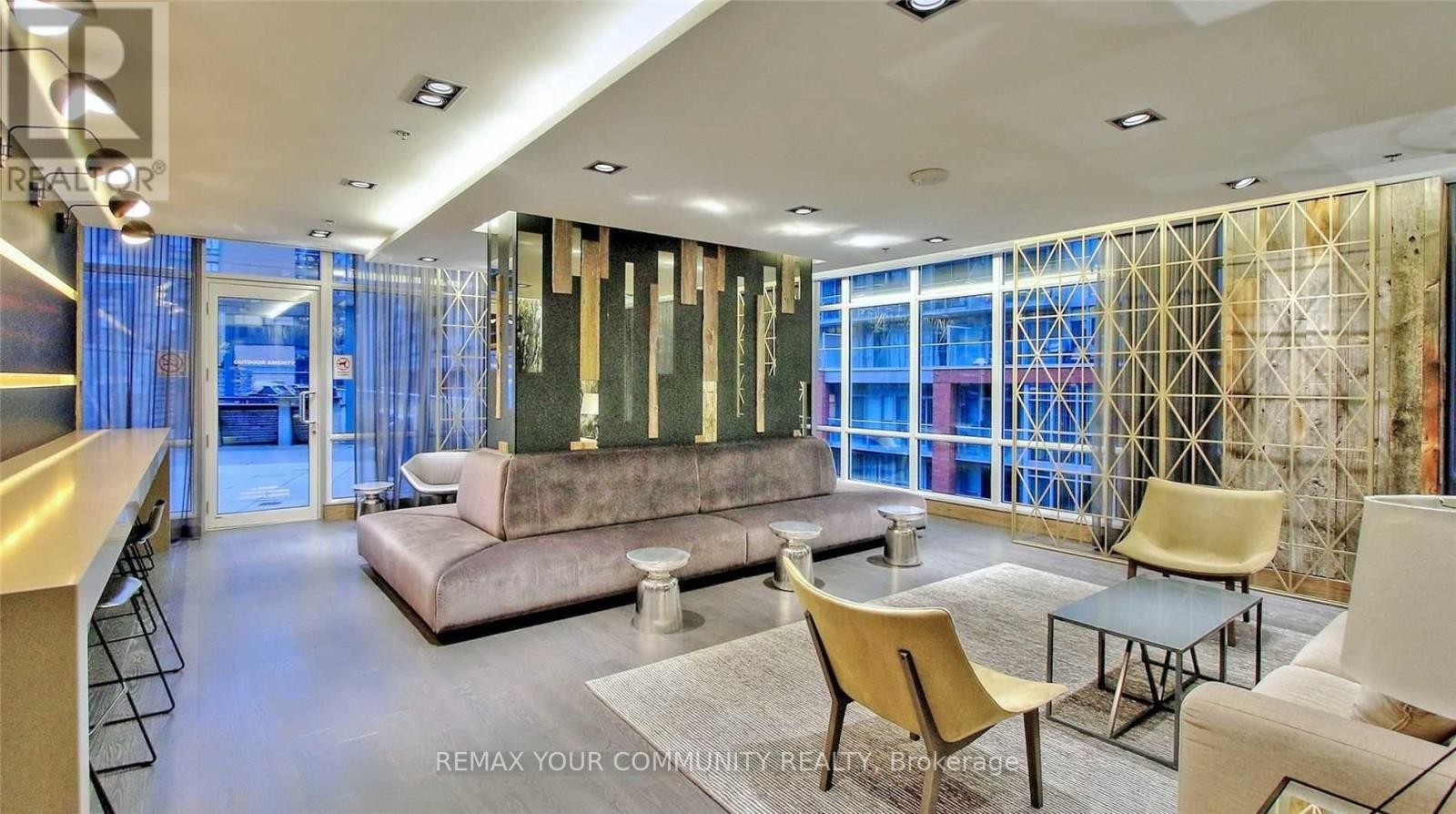 












806 - 30 NELSON STREET

,
Toronto (Waterfront Communities),




Ontario
M5V0H5

