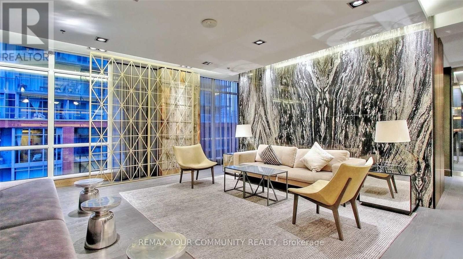 












806 - 30 NELSON STREET

,
Toronto (Waterfront Communities),




Ontario
M5V0H5

