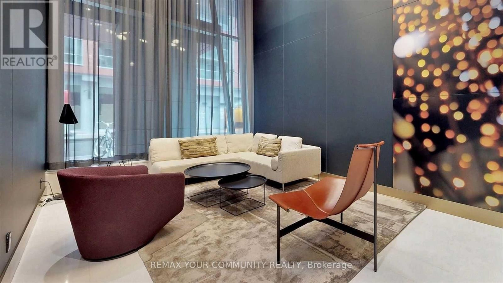 












806 - 30 NELSON STREET

,
Toronto (Waterfront Communities),




Ontario
M5V0H5

