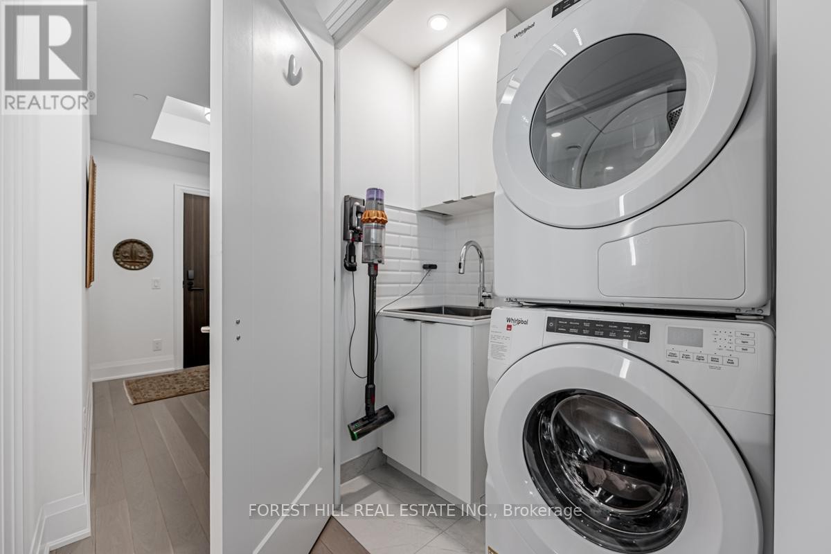 












201 - 280 HOWLAND AVENUE

,
Toronto (Annex),




Ontario
M5R0C3

