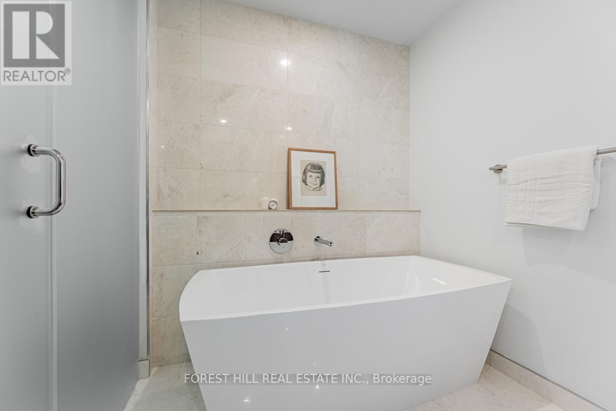 












201 - 280 HOWLAND AVENUE

,
Toronto (Annex),




Ontario
M5R0C3


