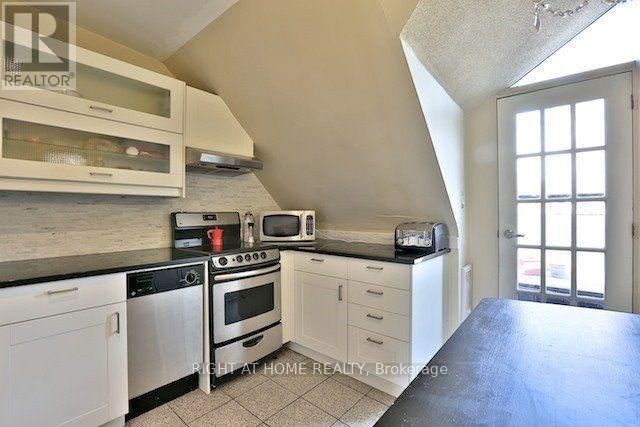 












34 MACPHERSON AVENUE

,
Toronto (Annex),




Ontario
M5R1W8

