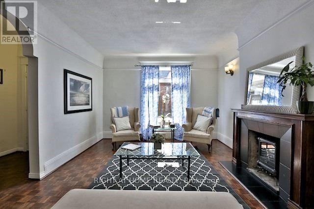 












34 MACPHERSON AVENUE

,
Toronto (Annex),




Ontario
M5R1W8

