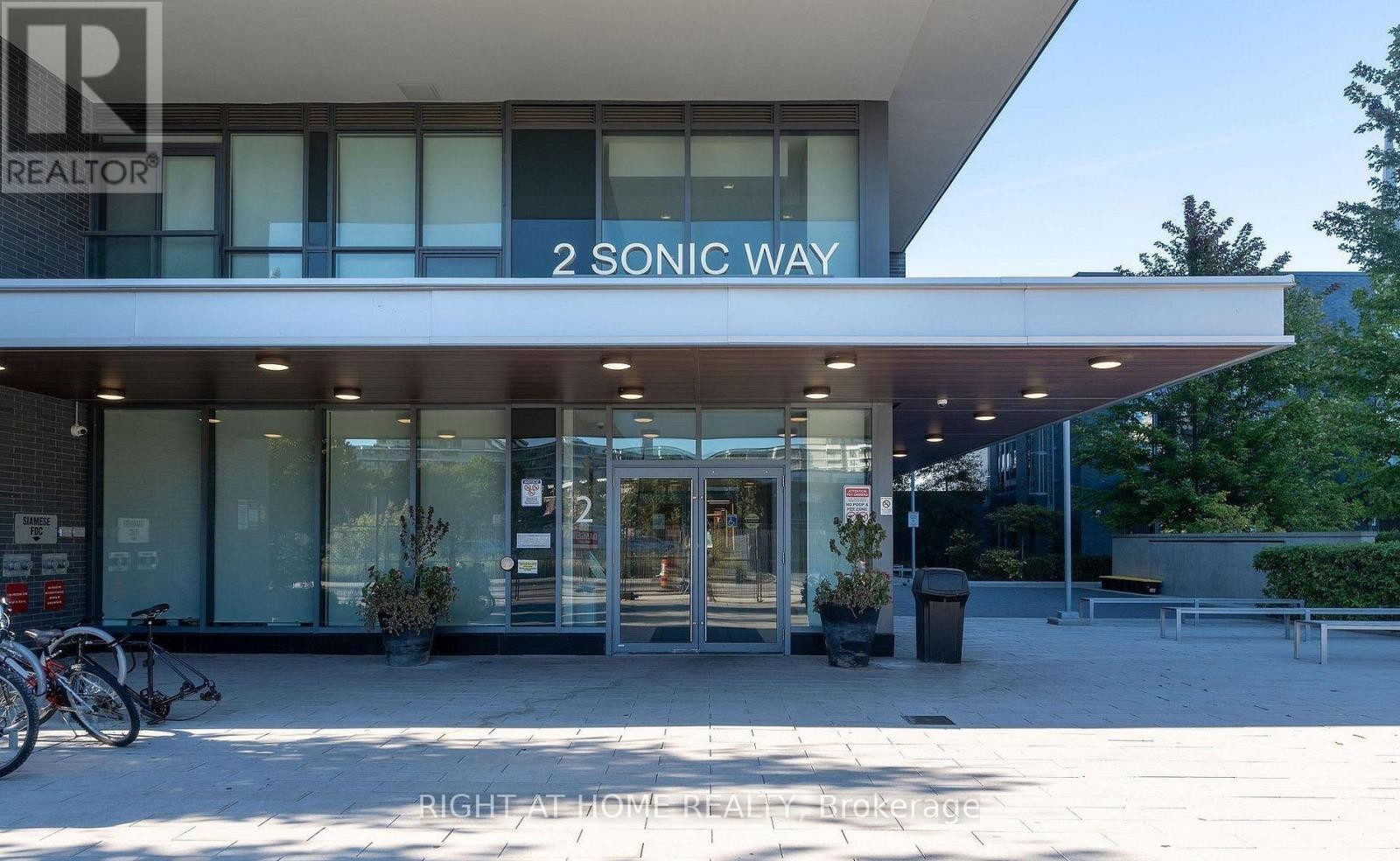 












310 - 2 SONIC WAY

,
Toronto (Flemingdon Park),




Ontario
M3C0P2

