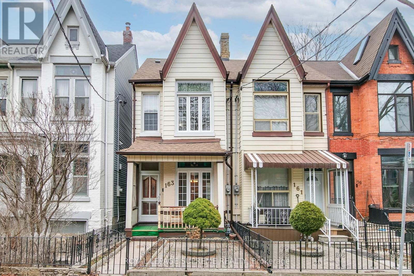 












163 BEACONSFIELD AVENUE

,
Toronto (Little Portugal),




Ontario
M6J3J7

