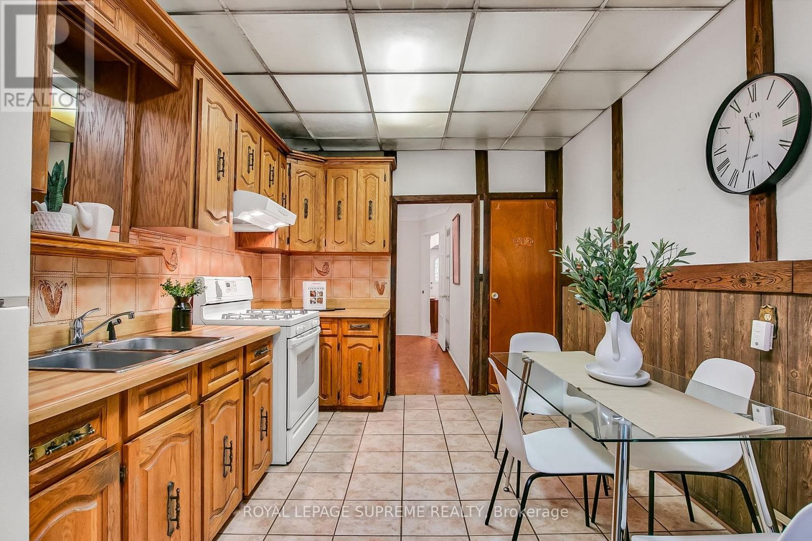 












163 BEACONSFIELD AVENUE

,
Toronto (Little Portugal),




Ontario
M6J3J7

